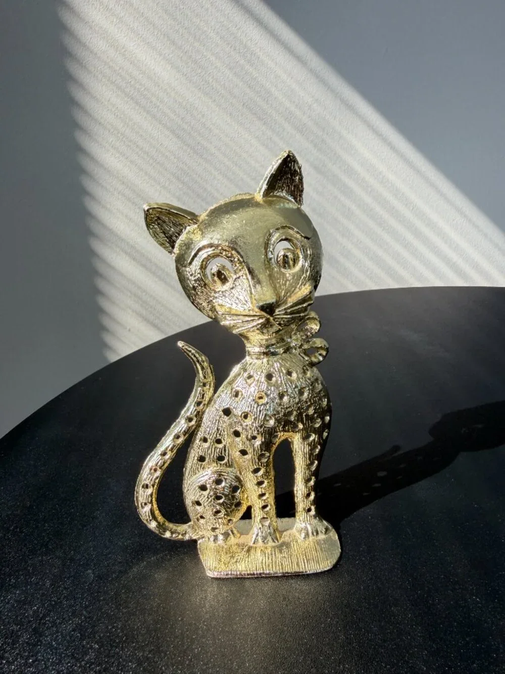 2/$40 🌸 Vintage Torino Gold Tone Cat Earring Holder – Metal Jewelry Stand - Picture 4 of 7